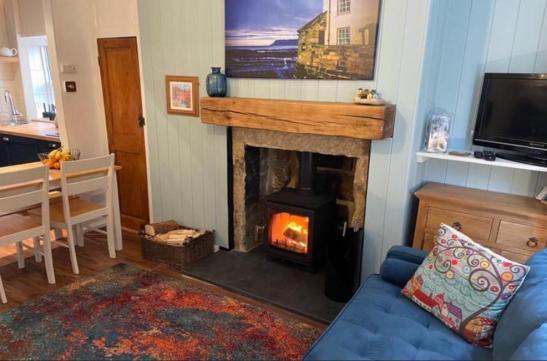 Darnholm Cottage โรบินฮูดส์เบย์ ภายนอก รูปภาพ